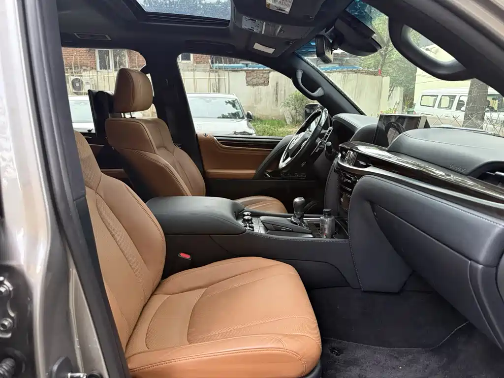 Lexus LX 570 Middle East