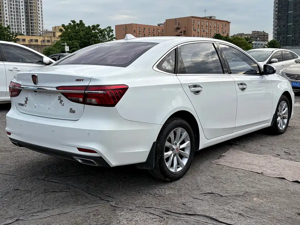 Roewe i6 Classic 20 T Auto Internet Smart Enjoyment