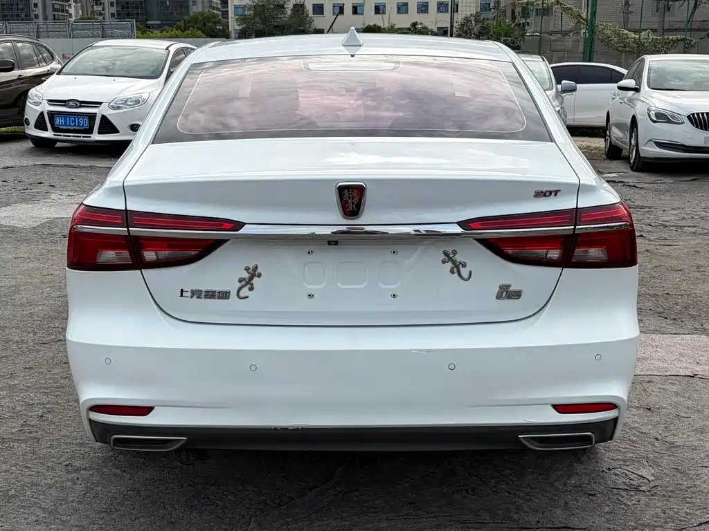 Roewe i6 Classic 20 T Auto Internet Smart Enjoyment