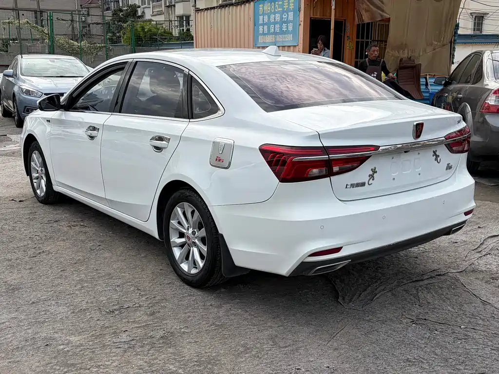 Roewe i6 Classic 20 T Auto Internet Smart Enjoyment