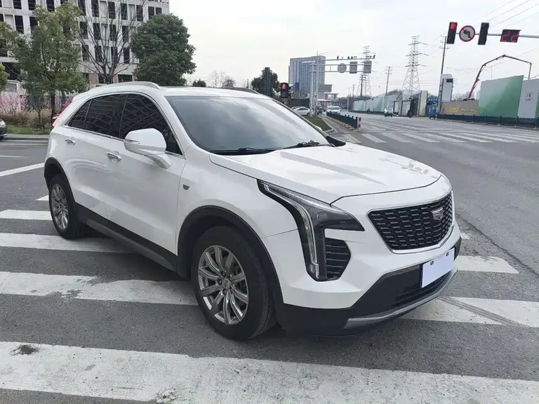 Cadillac XT4 28 T 2 WD Leading