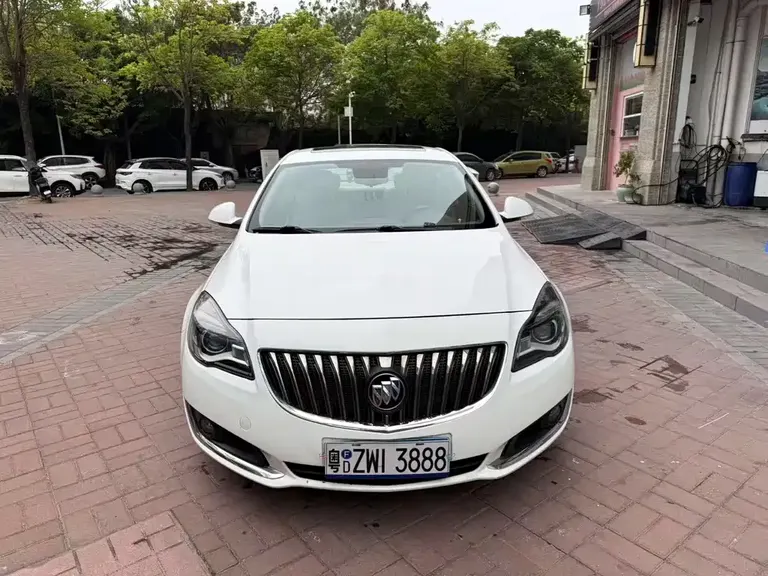 Buick Regal 2.0 L Elite Fashion