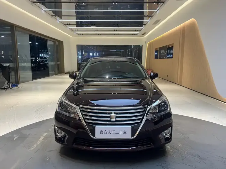 Toyota Crown 2.5 L Royal Navigation