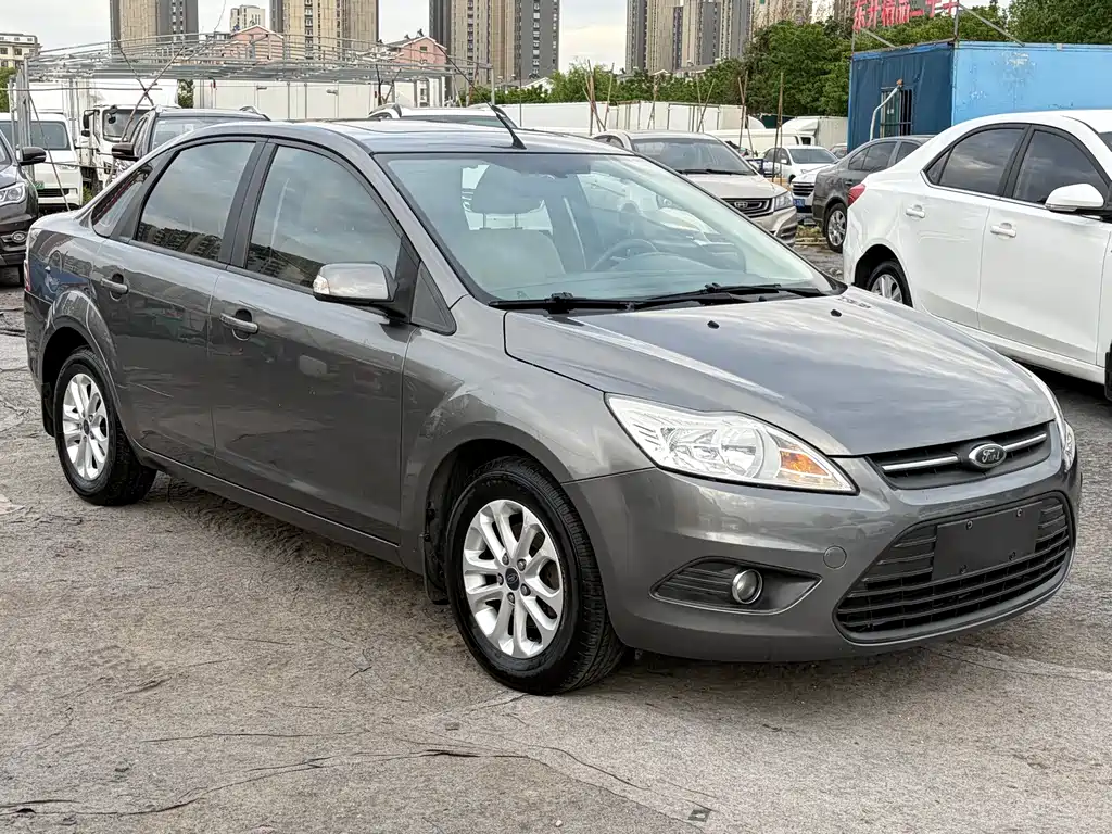 Focus 福克斯 2013款 三厢经典 1.8 L 手动百万纪念版