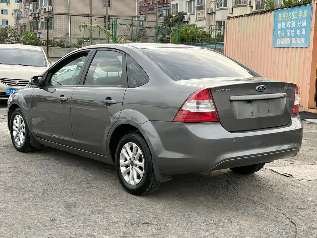 Focus 福克斯 2013款 三厢经典 1.8 L 手动百万纪念版