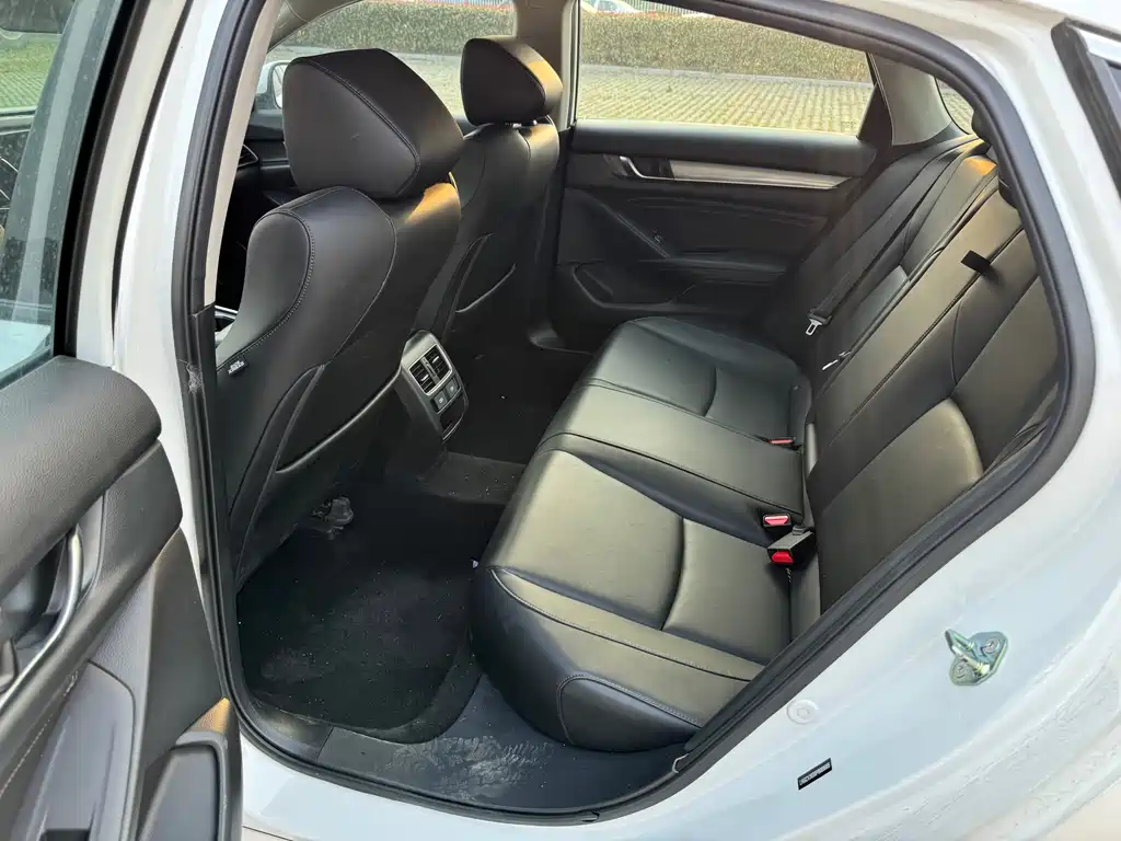 Accord Sharp· Hybrid 2.0 L Sharp Leading
