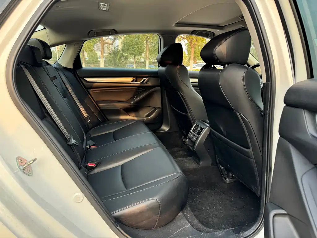 Accord Sharp· Hybrid 2.0 L Sharp Leading