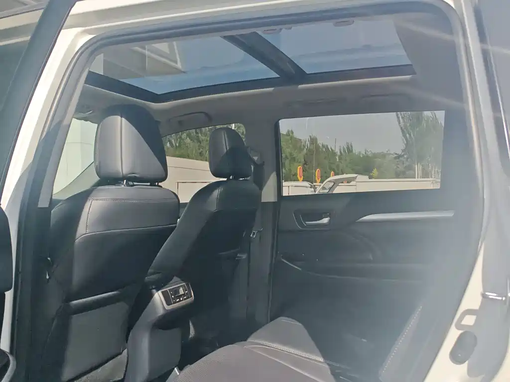 Highlander 2.0 T 4 WD Luxury 7-seat