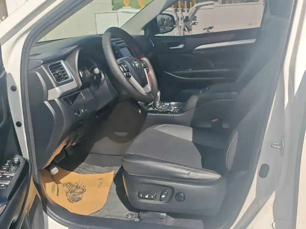 Highlander 2.0 T 4 WD Luxury 7-seat