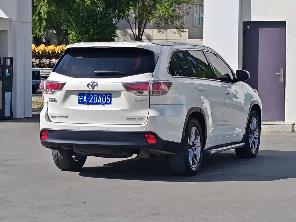 Highlander 2.0 T 4 WD Luxury 7-seat