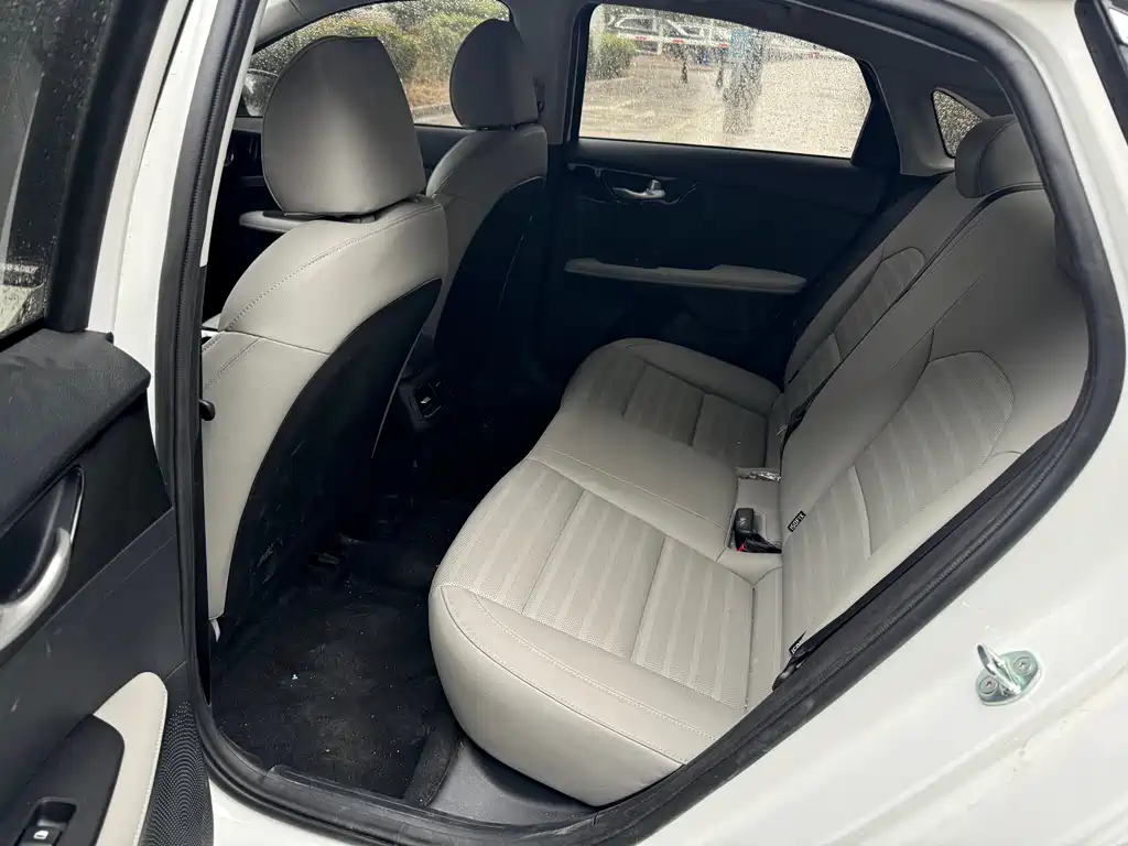 Kia K3 起亚K3 2023款 1.5 L CVT舒适版