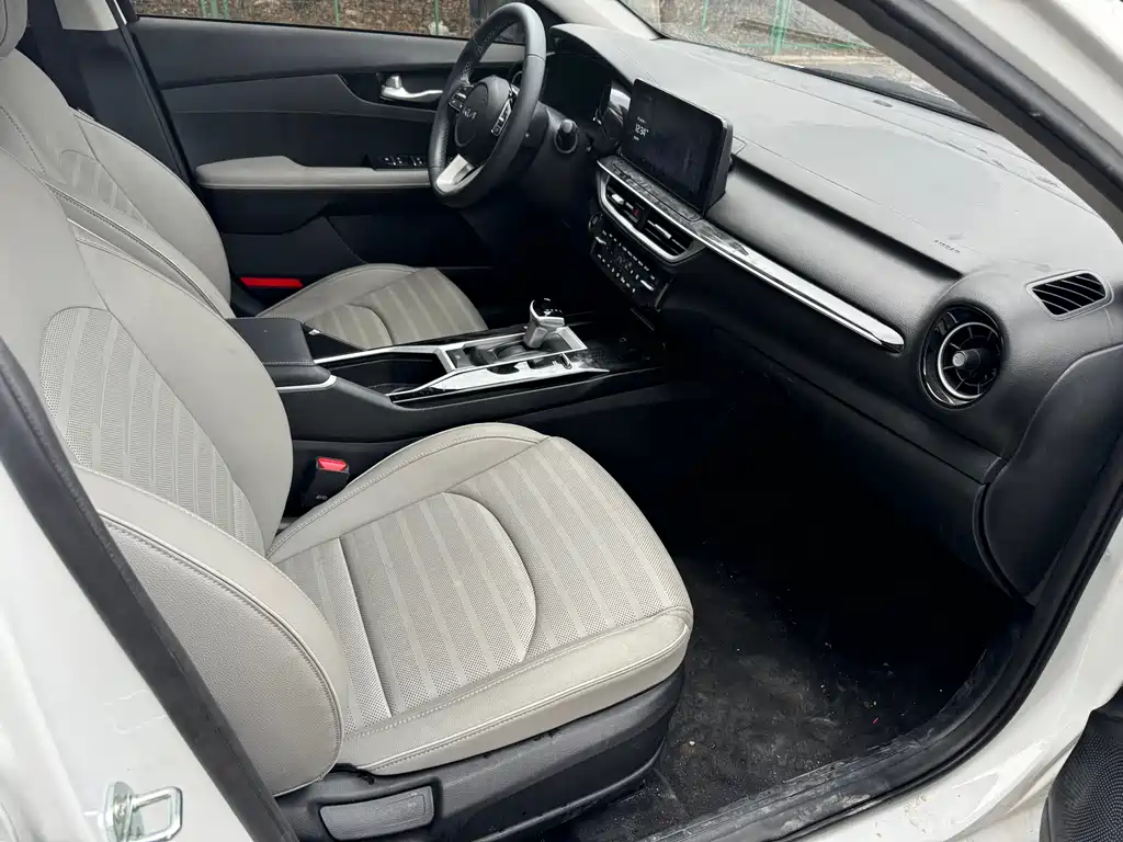 Kia K3 起亚K3 2023款 1.5 L CVT舒适版