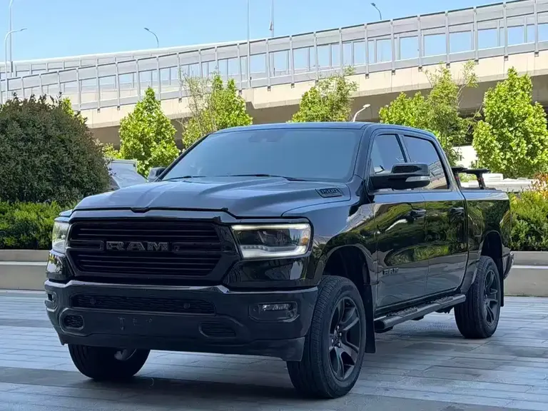 RAM Trucks 5.7 L Auto