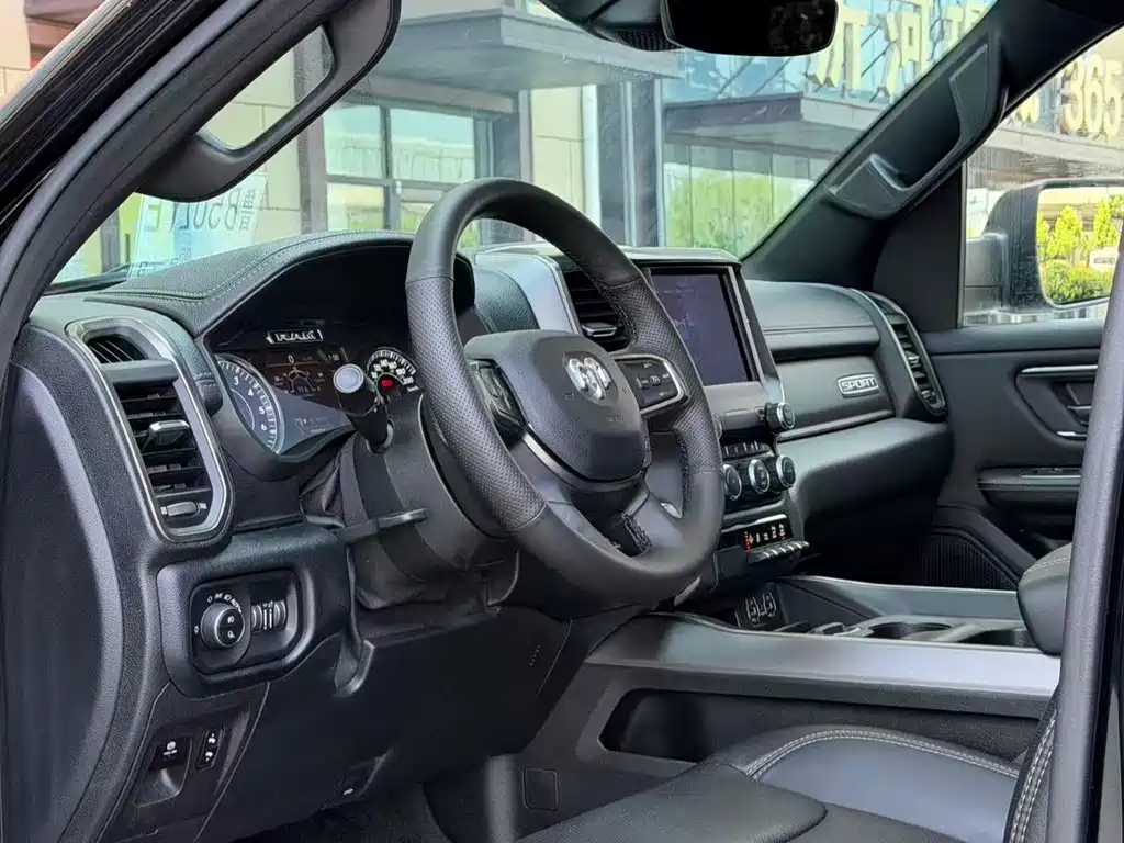 RAM Trucks 5.7 L Auto