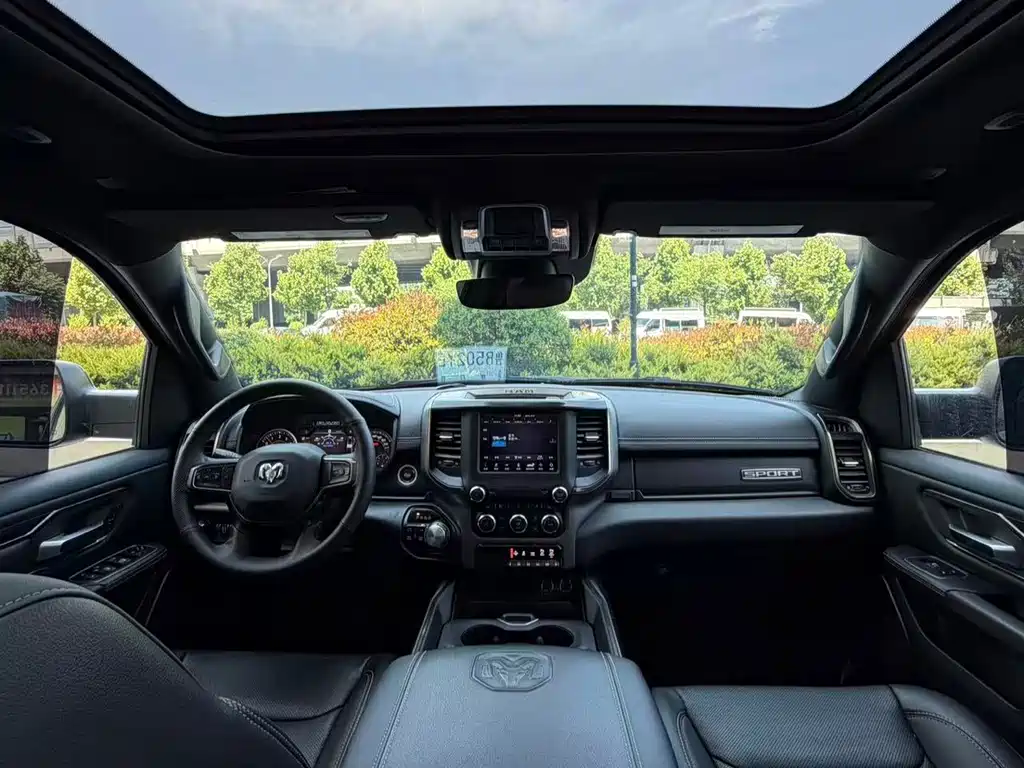 RAM Trucks 5.7 L Auto