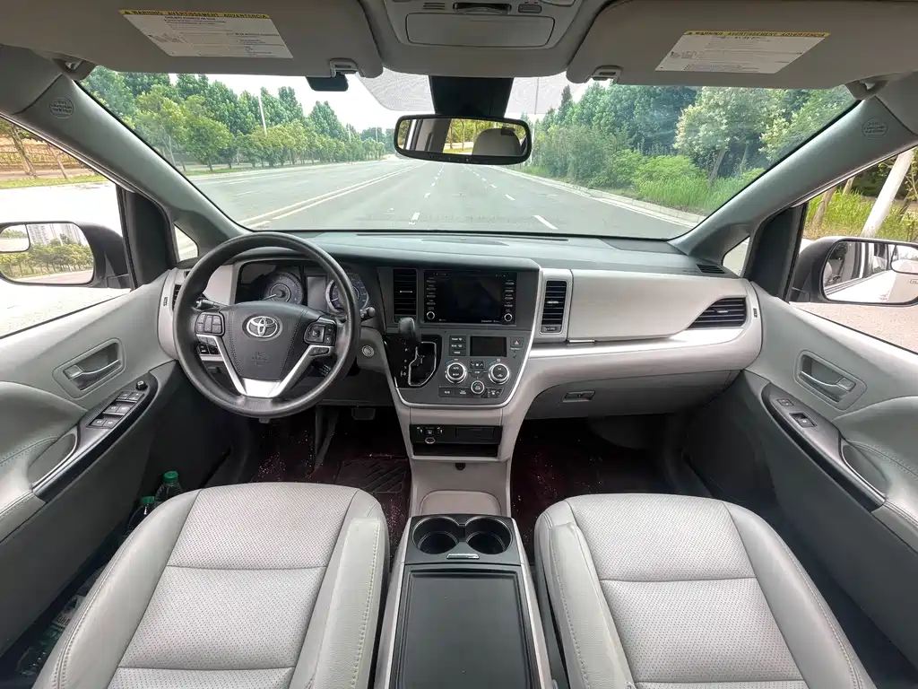 SIENNA 3.5 L US Spec