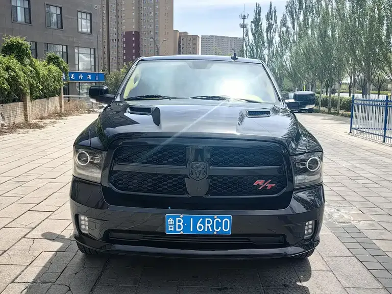 RAM Trucks 5.7 L Auto