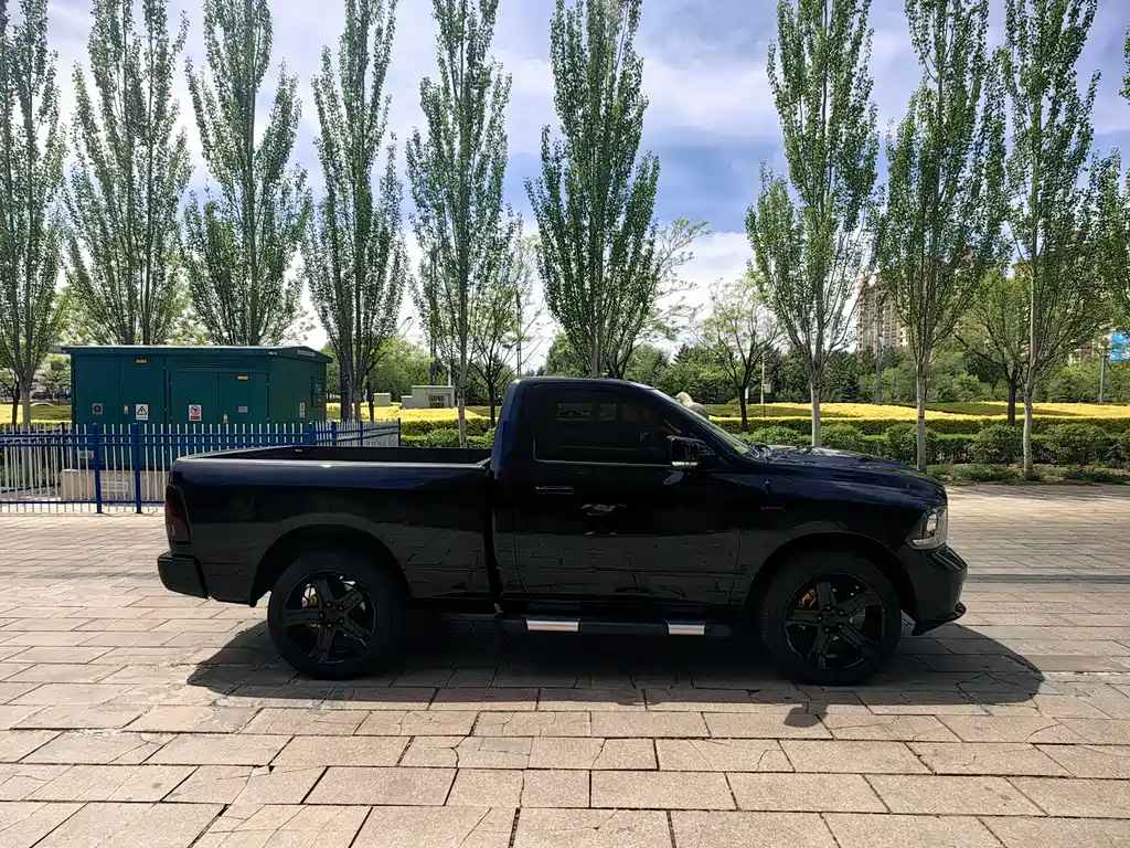 RAM Trucks 5.7 L Auto