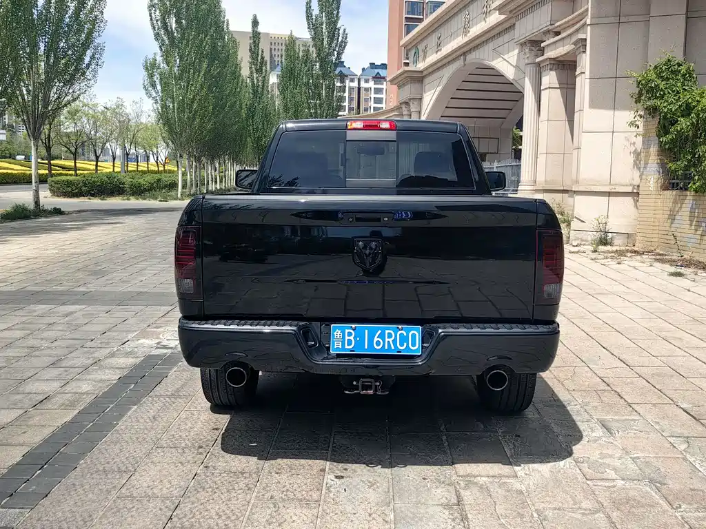 RAM Trucks 5.7 L Auto