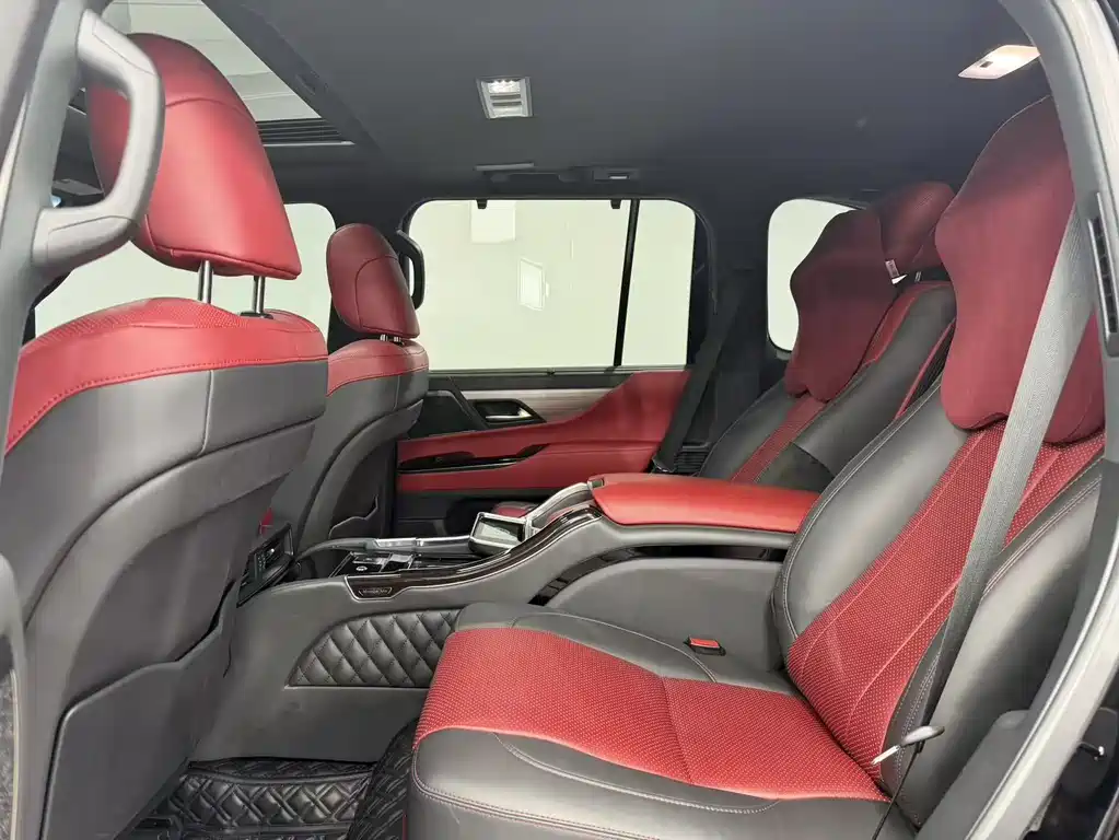 Lexus LX 600