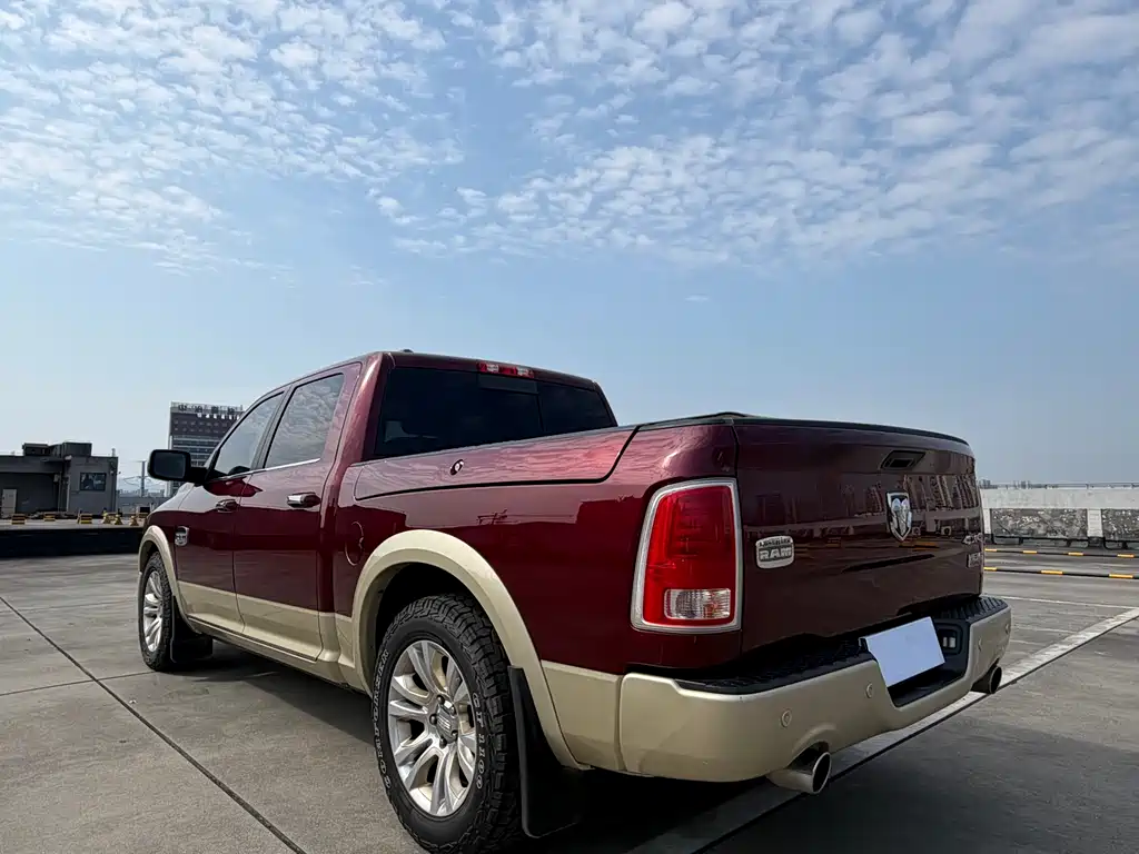 RAM Trucks 1500 5.7 L