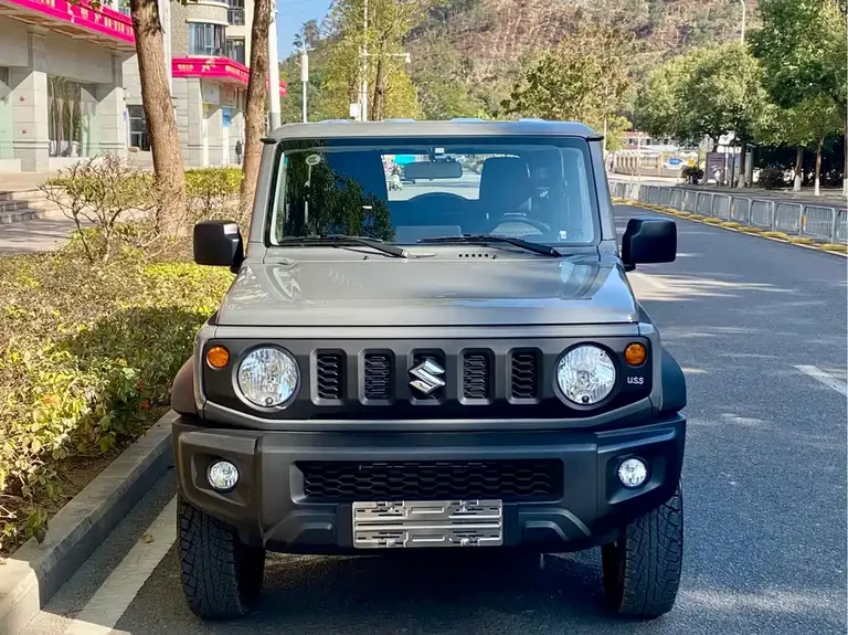 Suzuki Jimny (Import) 1.5 L Manual
