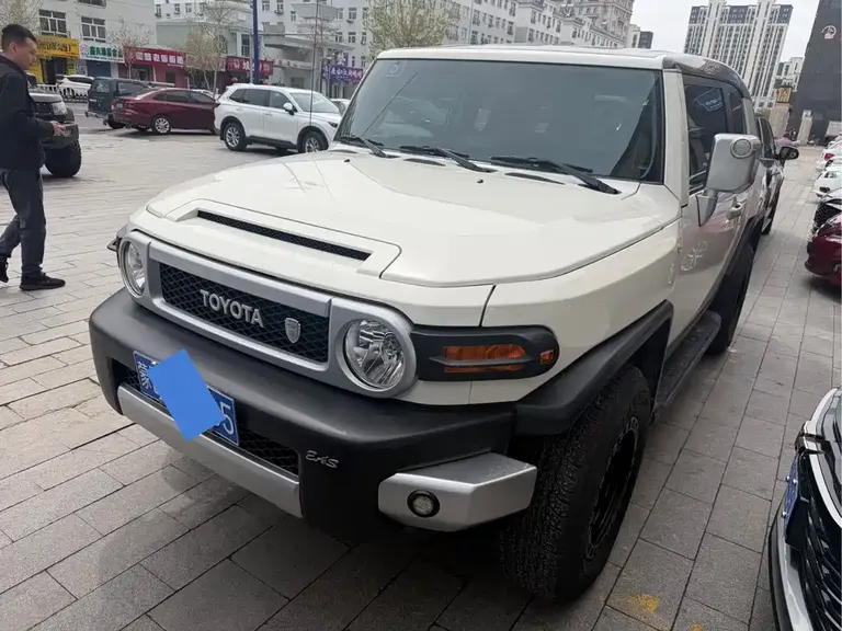 Toyota FJ Cruiser 4.0 L Middle East
