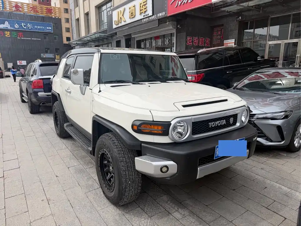 FJ Cruiser 4.0 L Middle East