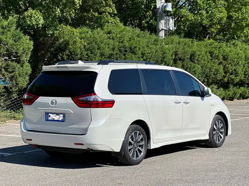 SIENNA 3.5 L Auto