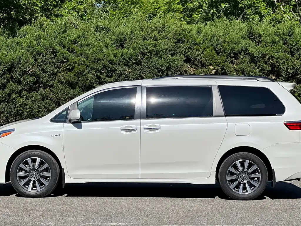 SIENNA 3.5 L Auto