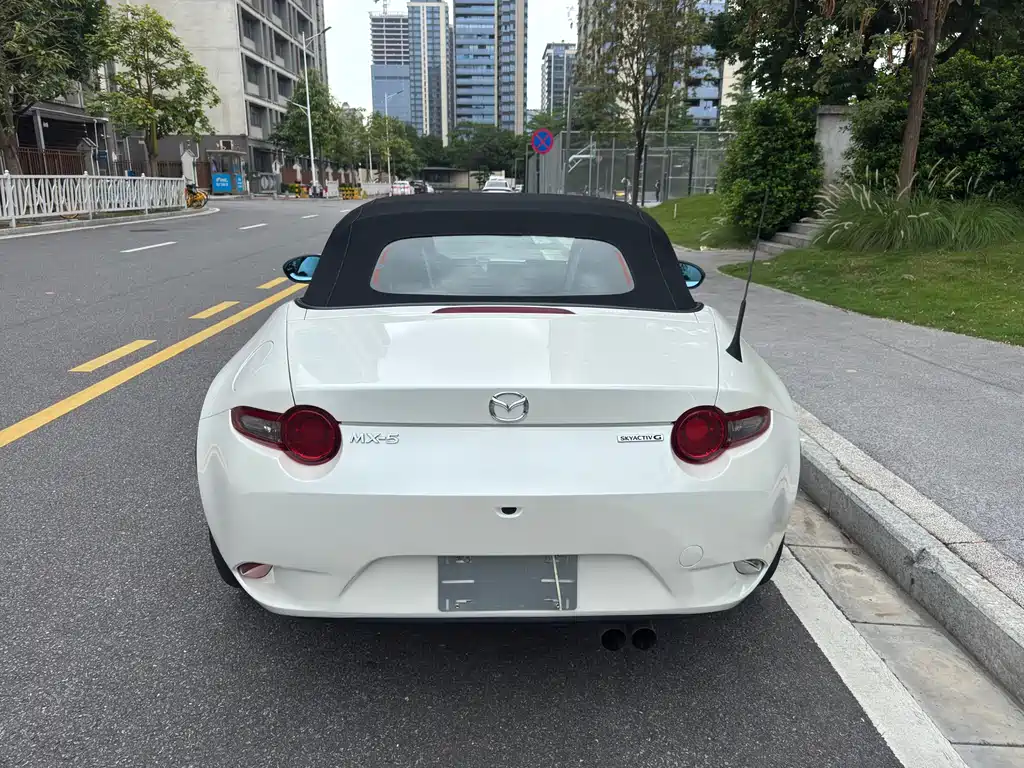 Mazda MX-5 马自达MX-5 2023款 2.0 L 手动