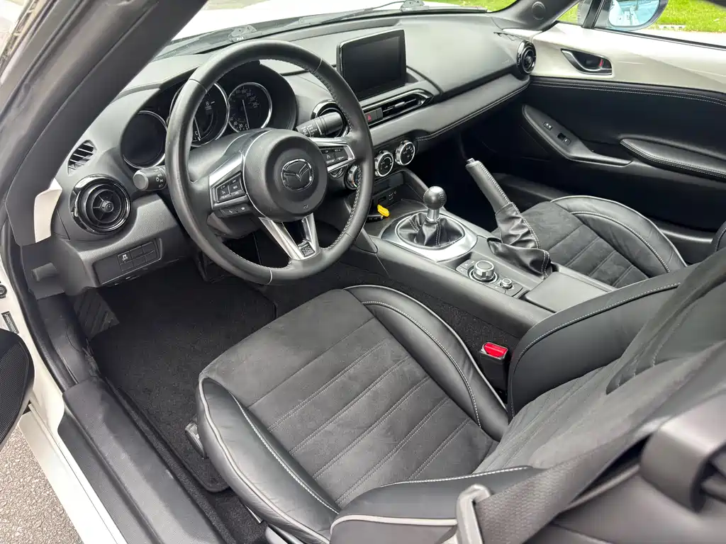 Mazda MX-5 马自达MX-5 2023款 2.0 L 手动