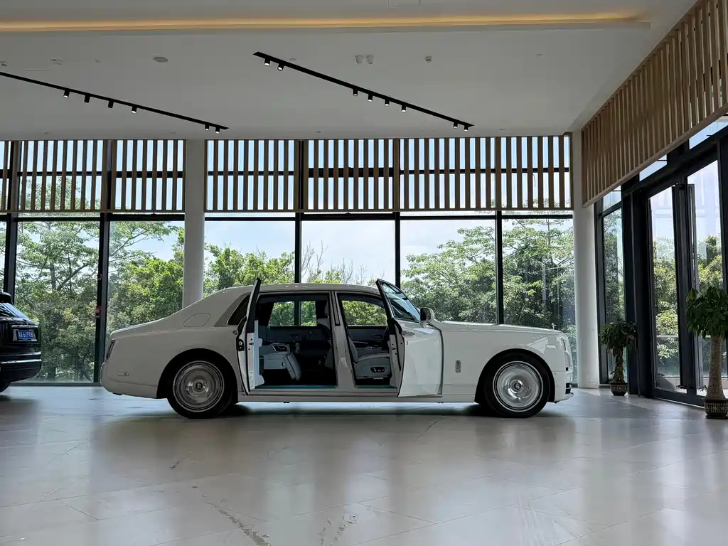 Phantom LWB Range Series II