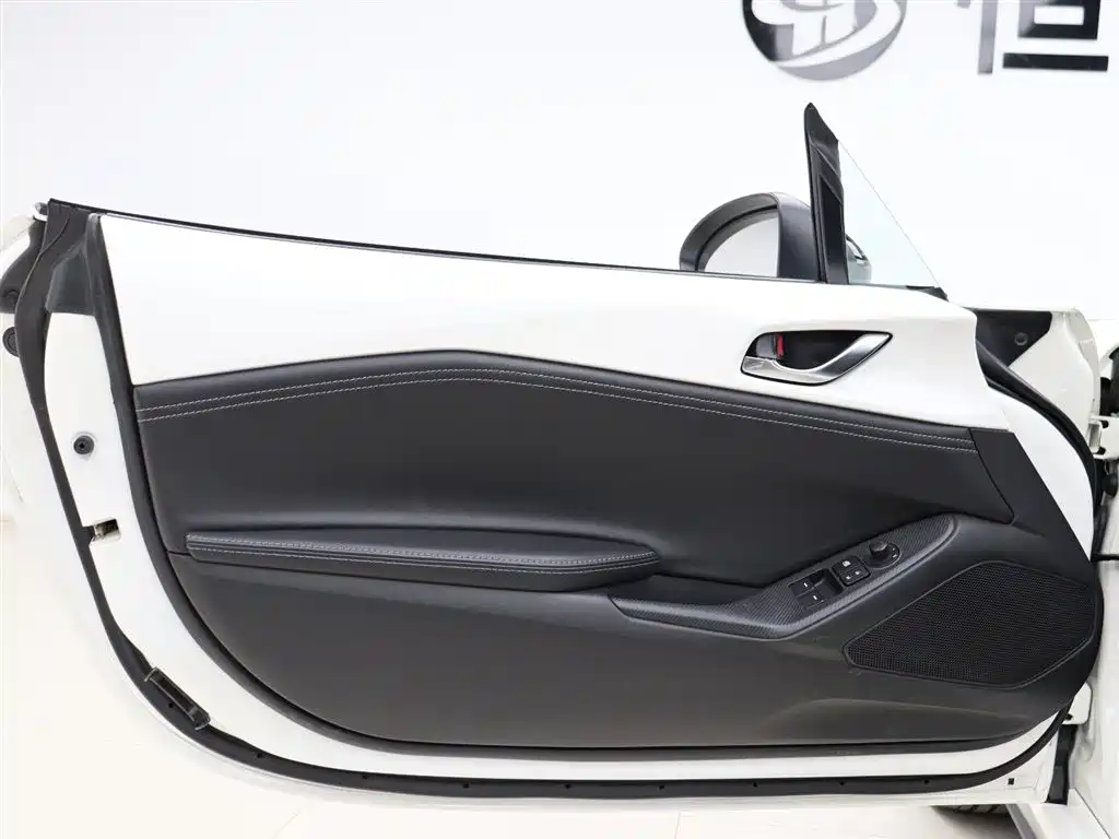 Mazda MX-5 马自达MX-5 2021款 2.0 L 手动