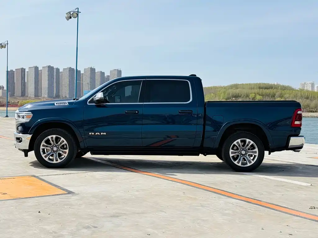 RAM Trucks RAM Trucks 2024款 1500 5.7 L
