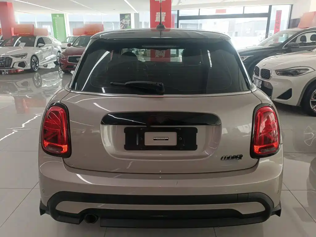 MINI Facelift 1.5 T COOPER Classic 5-door