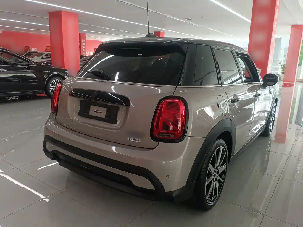 MINI Facelift 1.5 T COOPER Classic 5-door