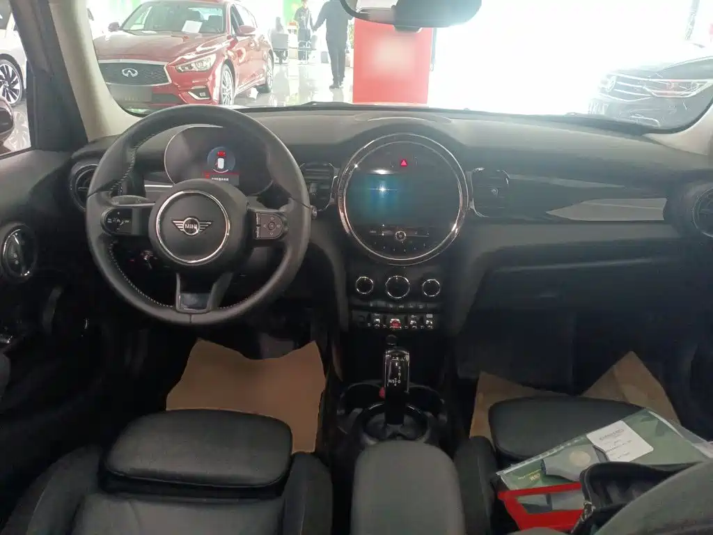 MINI Facelift 1.5 T COOPER Classic 5-door