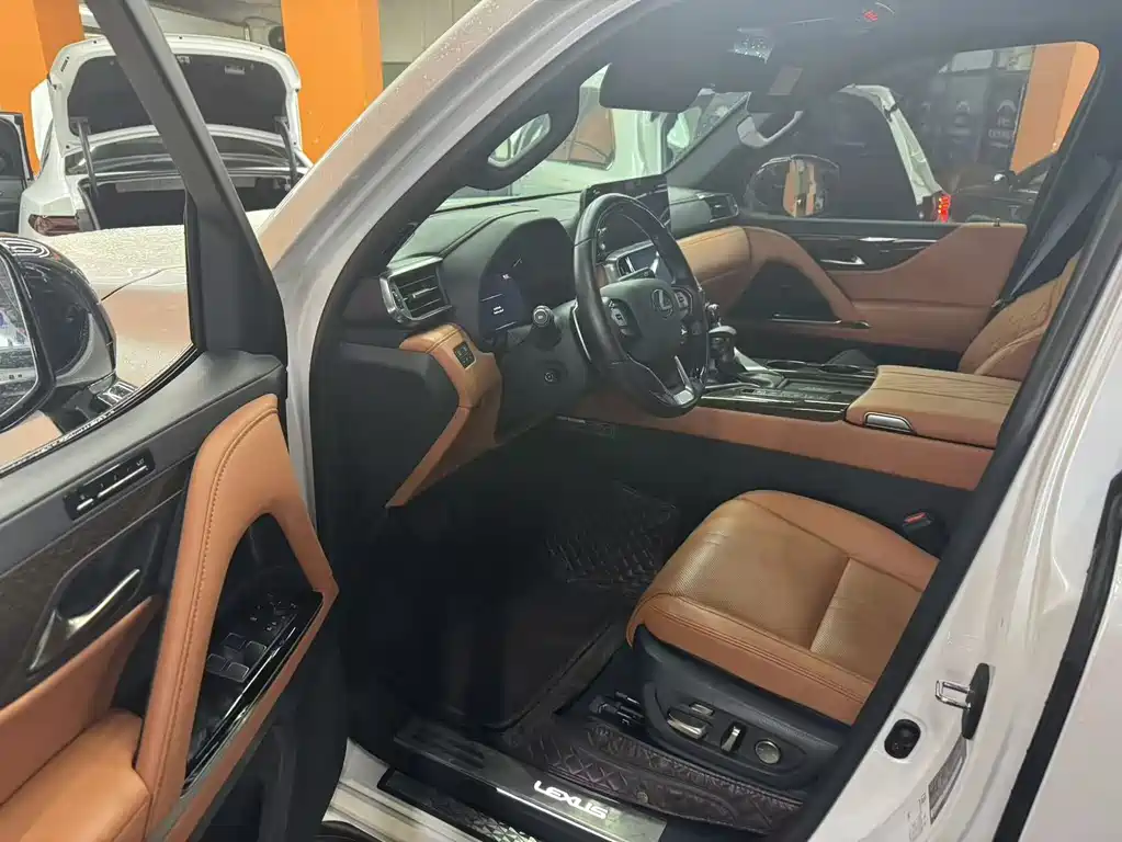 Lexus LX 600 Middle East