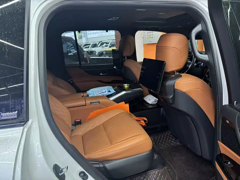 Lexus LX 600 Middle East