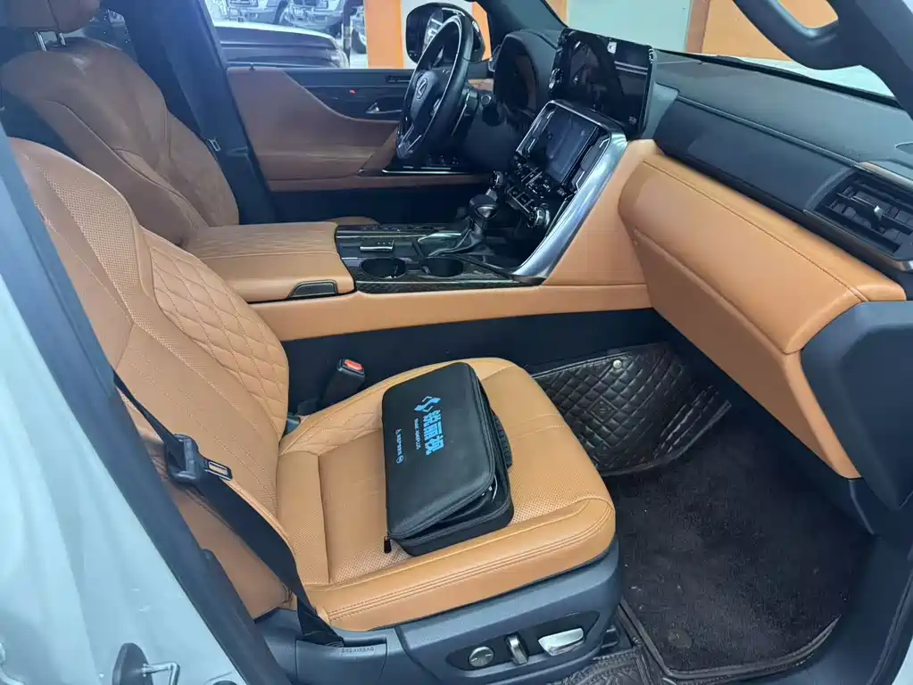 Lexus LX 600 Middle East