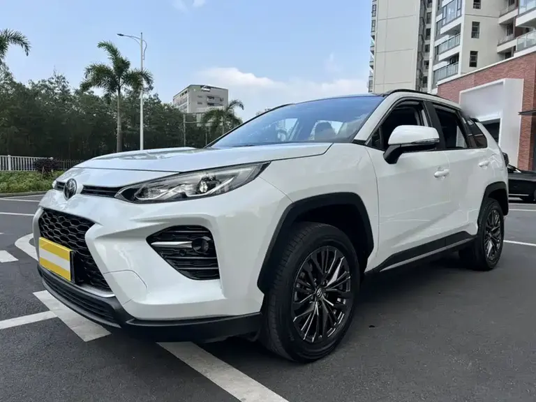 Toyota Wildlander 2.0 L CVT 4 WD Luxury PLUS