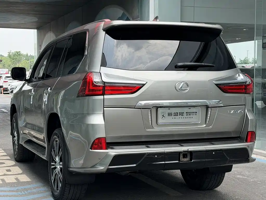 Lexus LX 570 Canada Spec