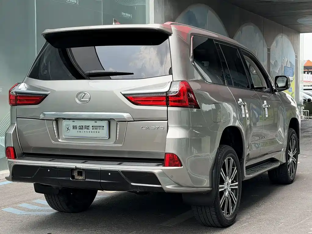 Lexus LX 570 Canada Spec