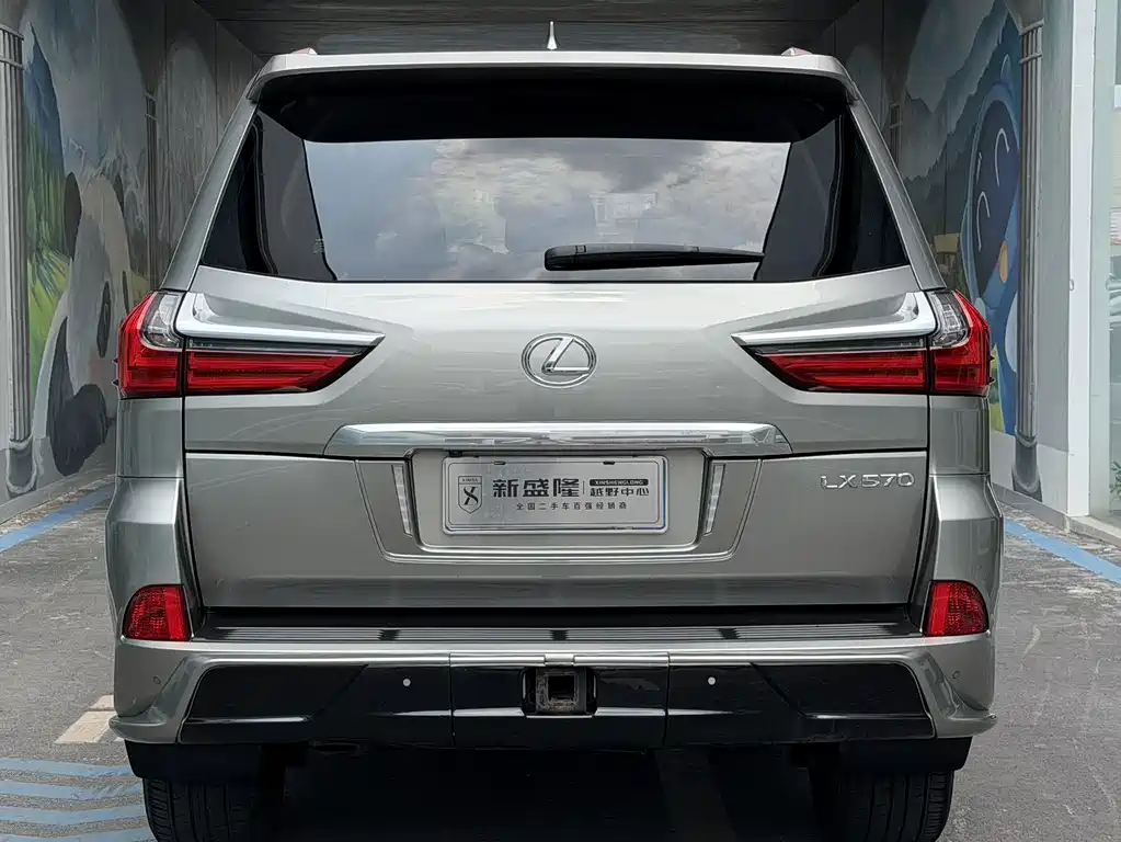 Lexus LX 570 Canada Spec
