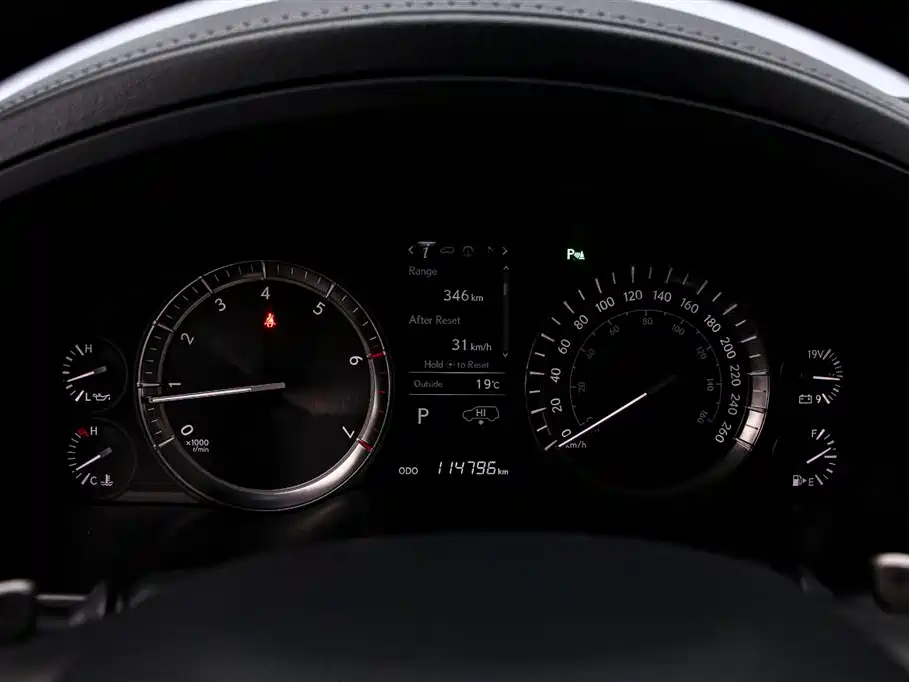 Lexus LX 570 Canada Spec