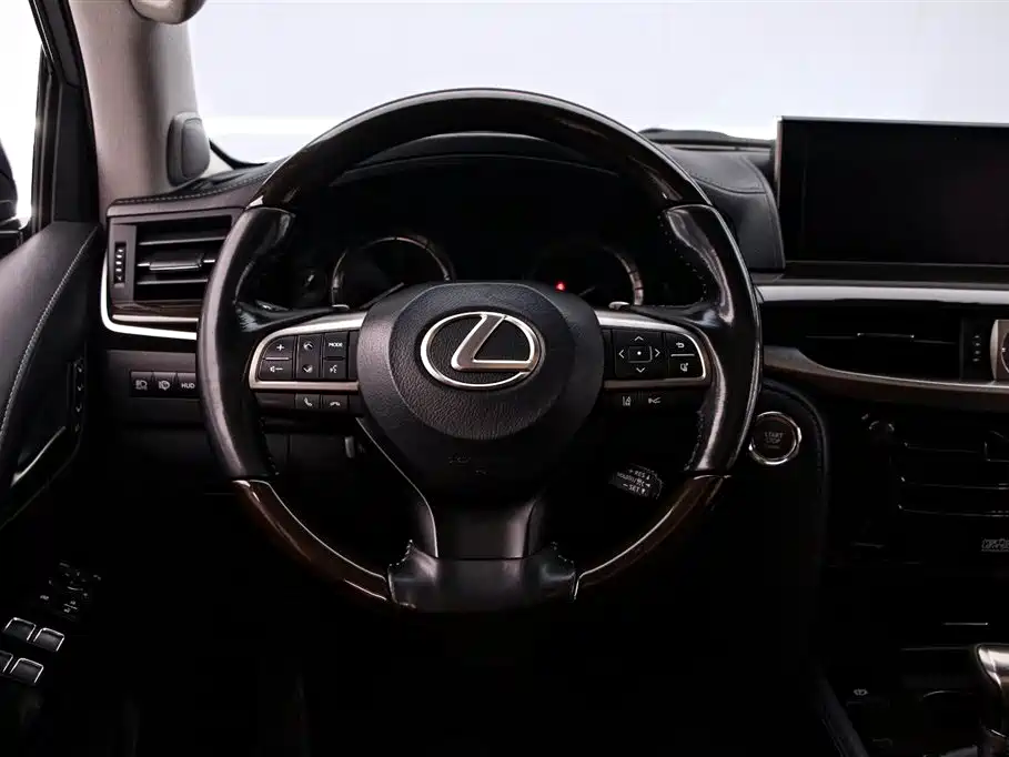 Lexus LX 570 Canada Spec