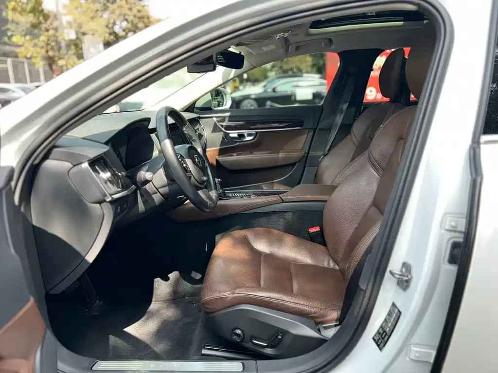 Volvo S90 T4 Smart Vision