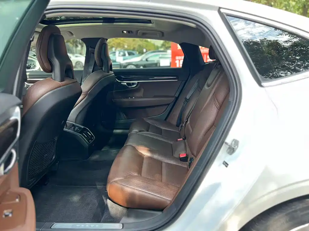 Volvo S90 T4 Smart Vision