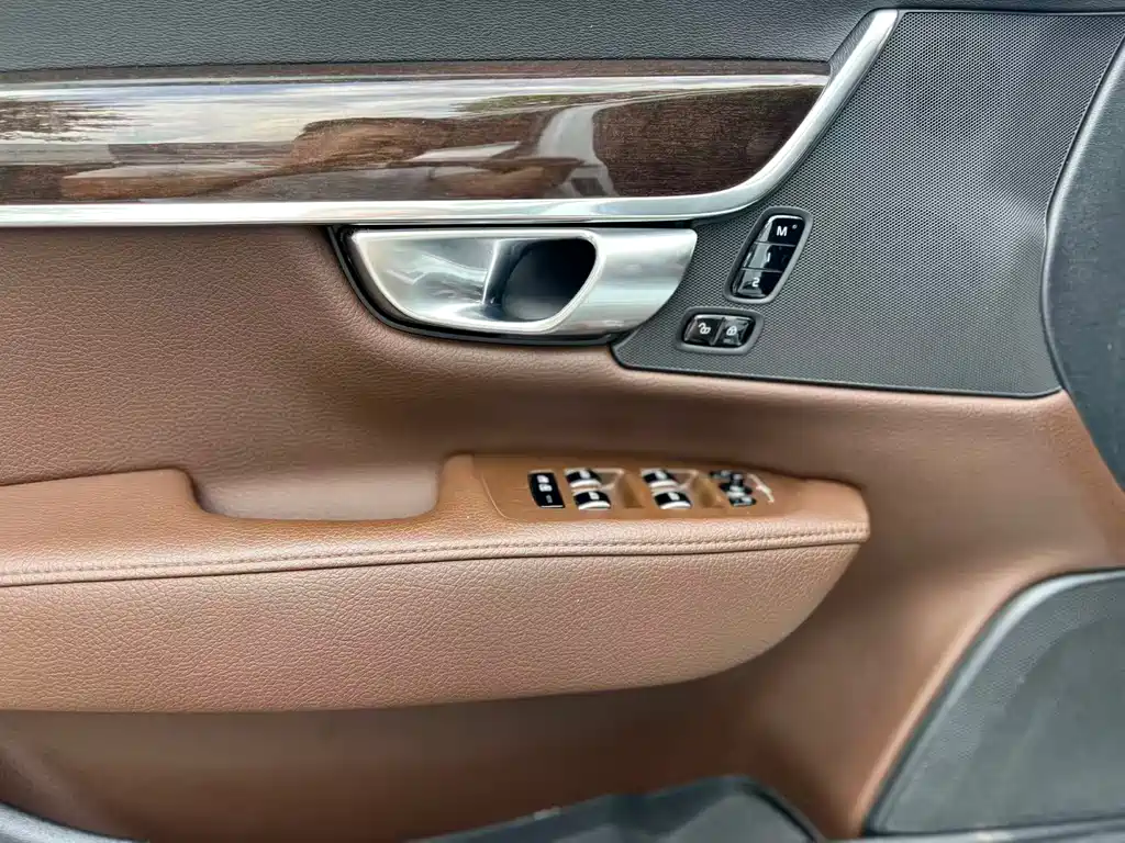 Volvo S90 T4 Smart Vision